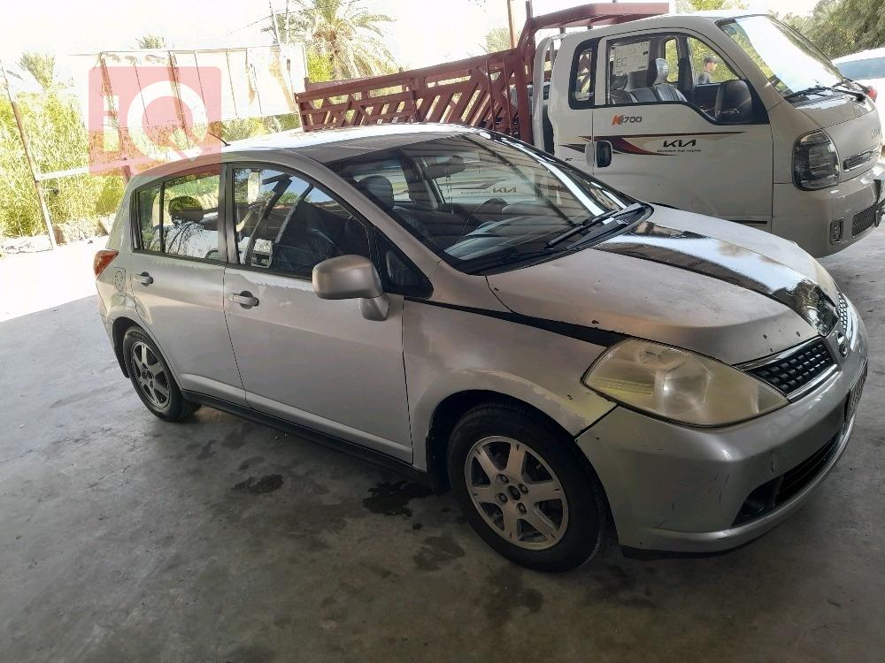 نيسان فيرسا